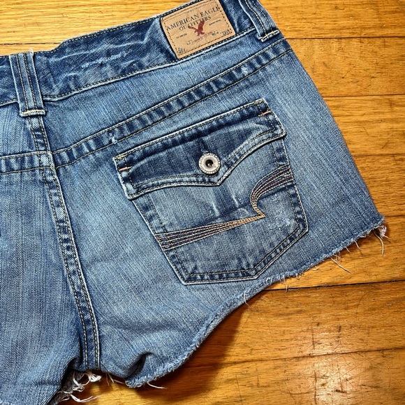 AMERICAN EAGLE SHORTIE JEAN SHORTS LADIES 8 FRAY CUT OFF LOOK VINTAGE FESTIVAL - Picture 9 of 9